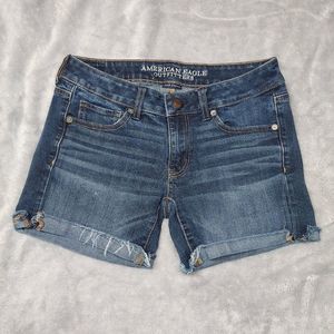 American Eagle Outfitters Midi Denim Jean Shorts Medium Wash Raw Hem 4 EUC